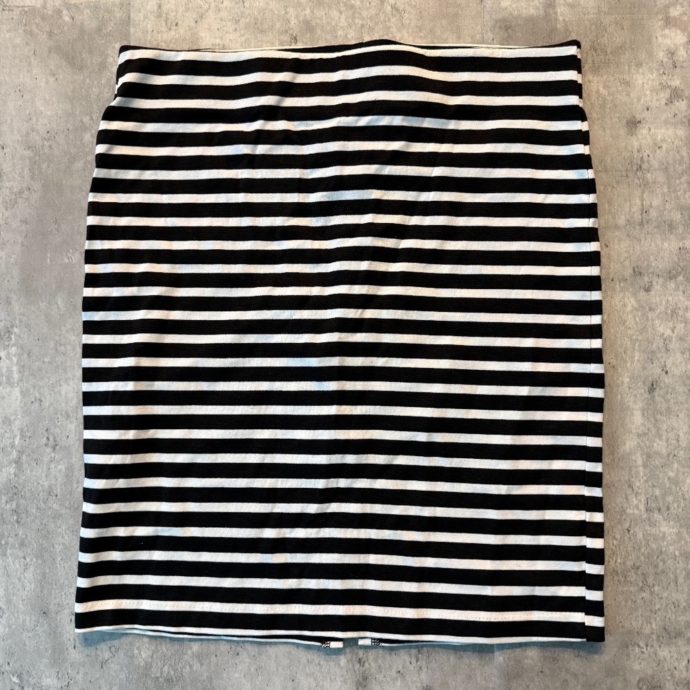 Old Navy Classic Black and White Striped Pencil Skirt Stretchy Women’s Size M